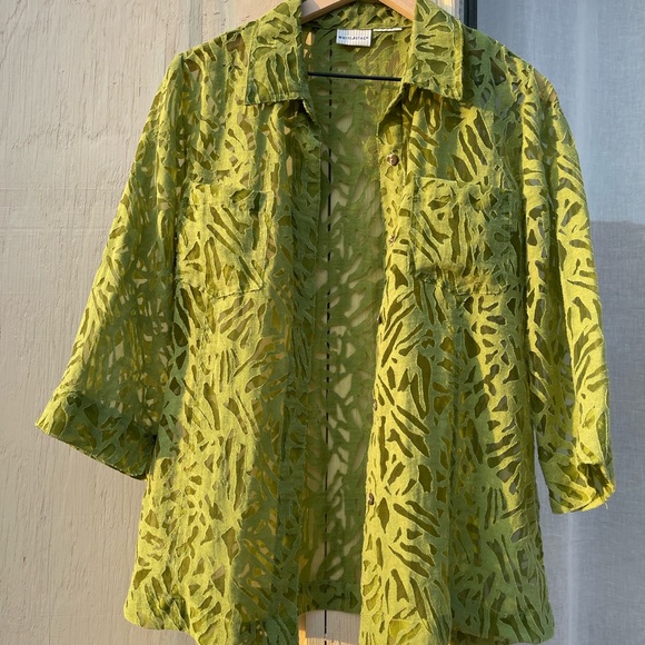 Green 3/4 sleeve button down top - Resort wear - Picture 5 of 9